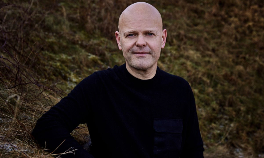 Jesper Clemmensen fortæller om bogen Reddet på åbent hav