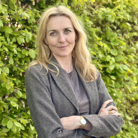 Sarah Auken holder sit foredrag Dolly Parton og Gud til Seniorfestivalen